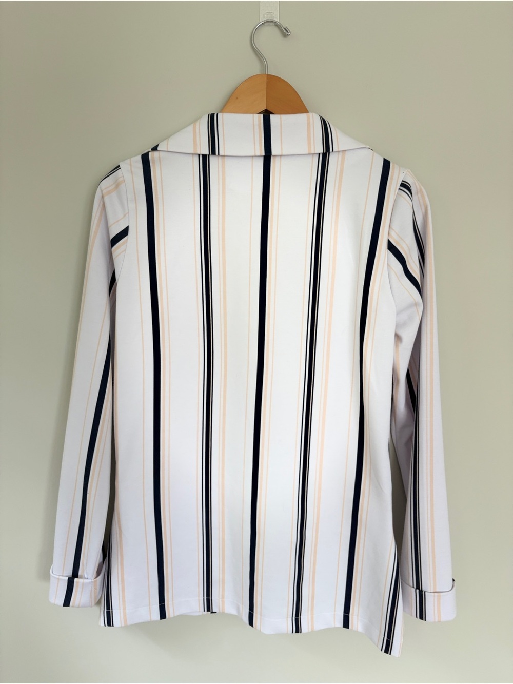 GUESS White Striped Open-Front Blazer with Black and Tan Stripes - Picture 2 of 5